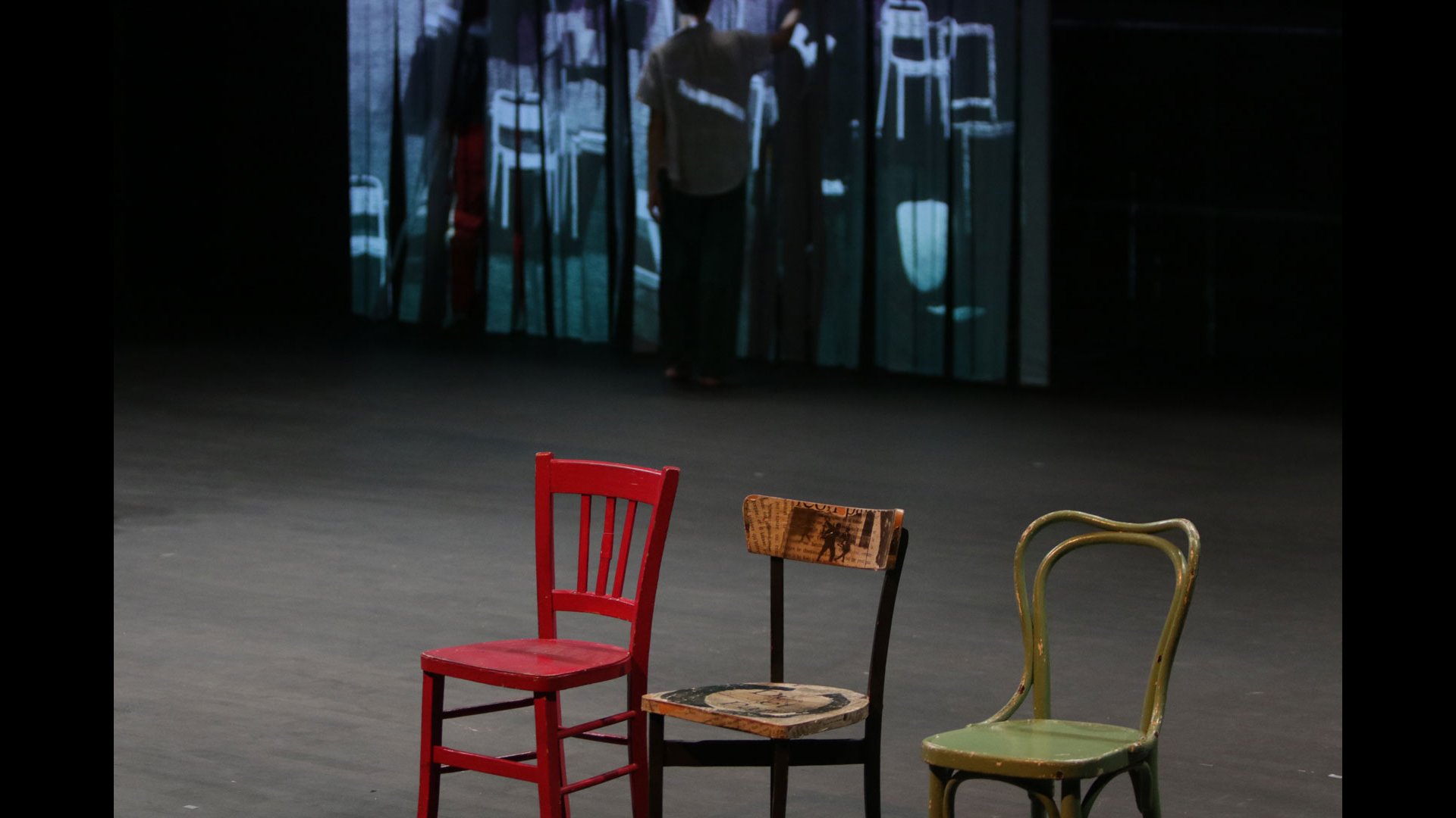 XYZ ou comment parvenir à ses fins - Chaises © Agnès Mellon
