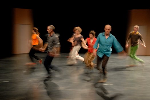 Rien que cette ampoule dans l'obscurité du théâtre © Jean Goussebaire